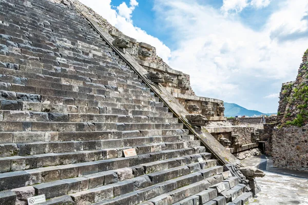 Arkitektoniska Detaljer Med Drake Huvudet Sjunka Avlopp Betydande Mesoamerican Pyramider — Stockfoto