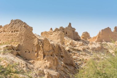 Aynı zamanda Dereyeh ve Dariyya gibi, Suudi Arabistan 'ın Riyad kentindeki tarihi binalar, Diriye Emirliğinin başkenti Suudi kraliyet ailesinin orijinal vatanı..