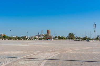 Suudi Arabistan Krallığı Dammam kentindeki Corniche parkında bir meydan.