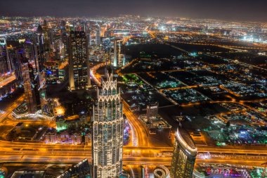 Dubai 'nin Dubai' deki Burj Halife Kulesi 'nin tepesinden gece görüşü, Birleşik Arap Emirlikleri, dünyanın en yüksek binası..