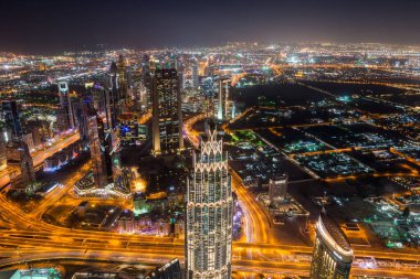 Dubai 'nin Dubai' deki Burj Halife Kulesi 'nin tepesinden gece görüşü, Birleşik Arap Emirlikleri, dünyanın en yüksek binası..