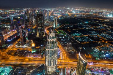 Dubai 'nin Dubai' deki Burj Halife Kulesi 'nin tepesinden gece görüşü, Birleşik Arap Emirlikleri, dünyanın en yüksek binası..
