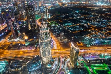 Dubai 'nin Dubai' deki Burj Halife Kulesi 'nin tepesinden gece görüşü, Birleşik Arap Emirlikleri, dünyanın en yüksek binası..