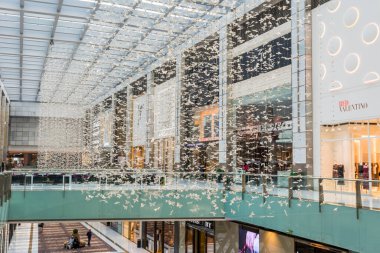 Dubai Alışveriş Merkezi, BAE 'deki en büyük alışveriş merkezlerinden biri.