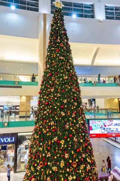 Centro Comercial Dahbi Con Gran Árbol Navidad Emiratos Árabes Unidos — Foto de Stock