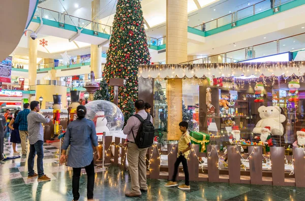 Centro Comercial Dahbi Con Gran Árbol Navidad Emiratos Árabes Unidos — Foto de Stock