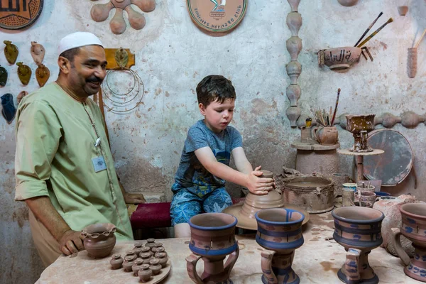 Alfarero Islámico Enseñando Niño Hacer Ollas Cerámica Las Aldeas Heritage — Foto de Stock