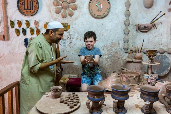 Alfarero Islámico Enseñando Niño Hacer Ollas Cerámica Las Aldeas Heritage — Foto de Stock