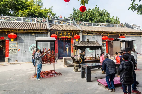 Los Chinos Quemando Los Palos Joss Haciendo Adoración Templo Chino —  Fotos de Stock