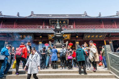 Putuoshan, Zhejiang 'daki Puji Tapınağı' ndaki hacılar, Bodhisattva Avalokitesvara 'nın (Guanyin)