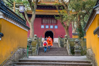 Putuoshan, Zhoushan Adaları 'ndaki geleneksel Çin Buda Fayu Tapınağı, Bodhisattva Avalokitesvara' nın (Guanyin)