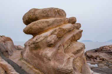 Putuoshan, Zhoushan Adaları 'ndaki kayalar ve plajlar, Bodhisattva Avalokitesvara' nın (Guanyin)