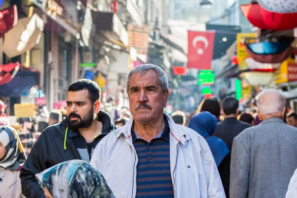 Multitud Personas Caminando Gran Bazar Estambul Turquía Uno Los Mercados — Foto de Stock