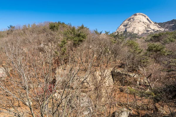 Pico Del Parque Nacional Montaña Bukhansan Con Rocas Nieve Árboles —  Fotos de Stock