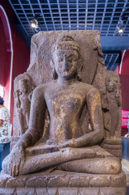 Hindu tanrısının Chhatrapati 'deki heykeli Shivaji Maharaj Vastu Sangrahalaya, eski adıyla Galler Prensi Müzesi, Mumbai, Maharashtra, Hindistan' daki ana müze..