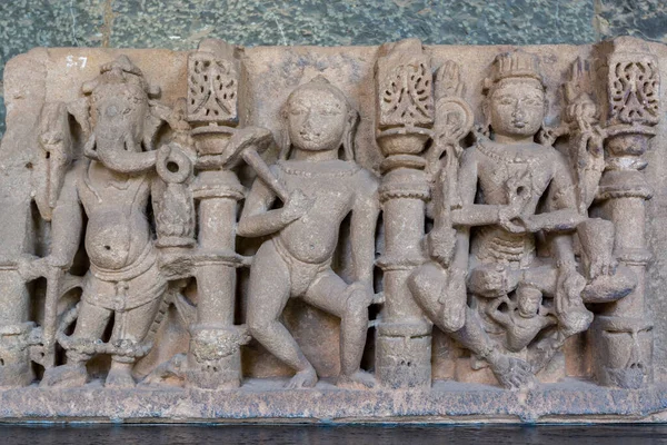 Statue of Hindu God in the Chhatrapati Shivaji Maharaj Vastu Sangrahalaya, formerly The Prince of Wales Museum, the main museum in Mumbai, Maharashtra, India. — Stock Image Statue Hindu God Chhatrapati Shivaji Maharaj Vastu Sangrahalaya Formerly Prince Stock Image