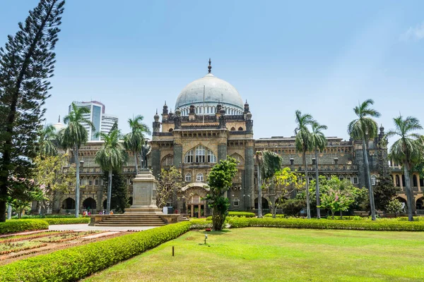 Main building of Chhatrapati Shivaji Maharaj Vastu Sangrahalaya, formerly The Prince of Wales Museum, the main museum in Mumbai, Maharashtra, India. — Stock Image Main Building Chhatrapati Shivaji Maharaj Vastu Sangrahalaya Formerly Prince Wales Stock Picture