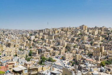 Ürdün 'ün başkenti ve en kalabalık şehri olan Amman şehrinin manzarası Arapça' da Jabal al-Qal 'a olarak bilinen Amman Kalesi' nden gelmektedir..