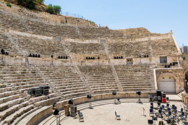 Amman, Ürdün 'deki Antik Roma amfitiyatrosunun kalıntıları, Amman Kalesi' ndeki Herkül Tapınağı yakınlarında.