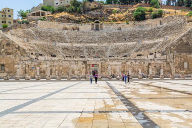 Amman, Ürdün 'deki Antik Roma amfitiyatrosunun kalıntıları, Amman Kalesi' ndeki Herkül Tapınağı yakınlarında.