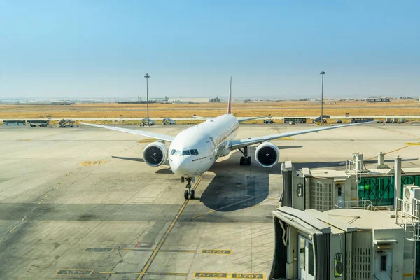 Aereo Delle Compagnie Emirates Gate Imbarco Dell Aeroporto Internazionale Queen — Foto Stock