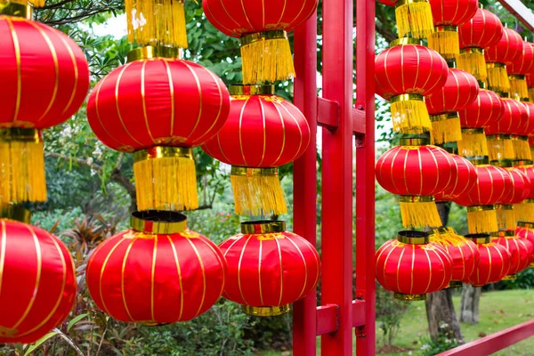 Lanterne Rosse Tradizionali Cinesi Appese Nel Parco Celebrare Capodanno Cinese — Foto Stock