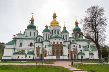 Ukrayna 'daki Aziz Sophia Katedrali Kiev' in inşaatı, Kievan Rusya 'nın seçkin bir mimari anıtı.