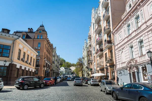 Utcai Kilátás Sok Modern Épületek Autók Belvárosában Kijev — Stock Fotó