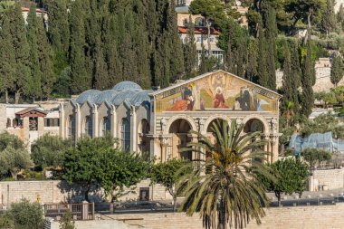 Kudüs 'teki Zeytin Dağı' nda, Gethsemane Bahçesi 'nin yanında ve Kidron, Kudüs ve İsrail' in yanında bulunan bir Roma Katolik kilisesi olan Izdırap Bazilikası..