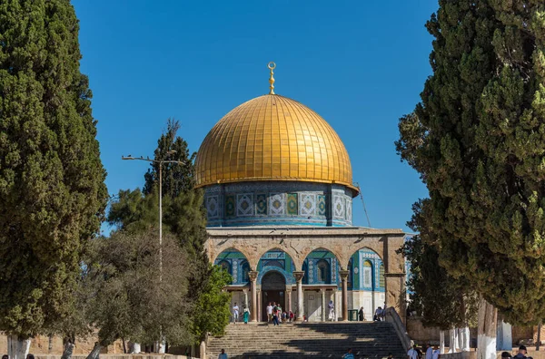 岩の黄金のドーム クバト サハラ エルサレム旧市街にある神殿の石門跡 — ストック写真
