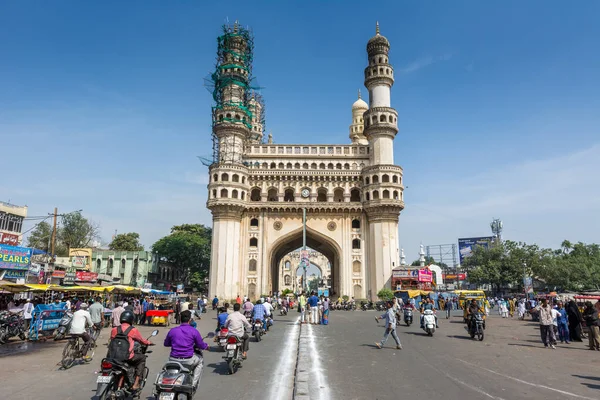 Pedestrians Walking Charminar Street Hyderabad Background Charminar Which Monument Mosque — Stock Photo, Image