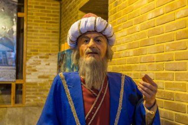Zinat ol-Molk Evi 'ndeki antik Pers alimi figürü, Ortaçağ İran malikanesi ve korunmuş Qajar Dönemi sanat ve mimarisi