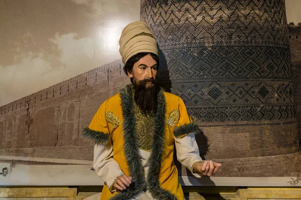  Muhammed Kerim Han Zand 'ın Zinat ol-Molk Evi' ndeki figürü, Arge Karim Khan Kalesi 'nin mimarı.