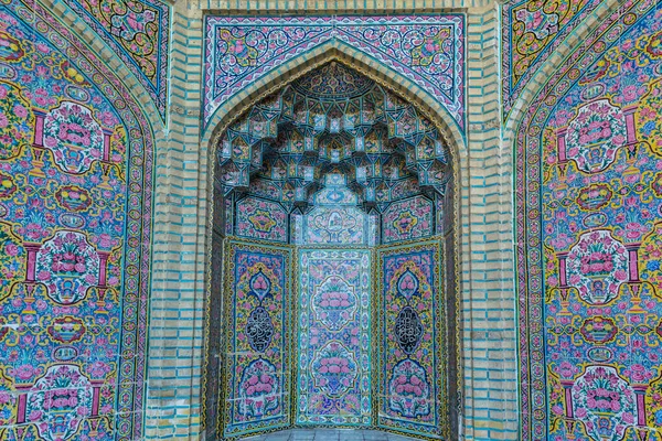 Färgglada Mosaikmönster Väggen Nasir Mulk Moskén Rosa Moskén Shiraz Iran — Stockfoto