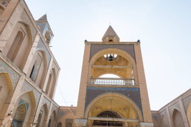 Kutsal Kurtarıcı Katedrali 'nin çan kulesi ya da İran' ın İsfahan kentindeki Aziz Rahibeler Kilisesi veya Vank Katedrali.