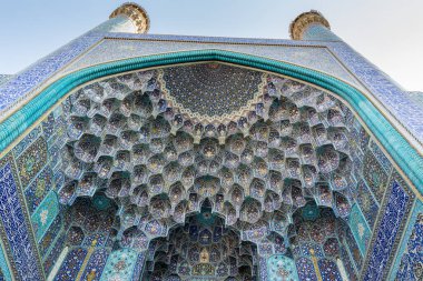 Şah Camii 'nin ya da İmam Camii' nin girişinin detayları. İsfahan, İran.