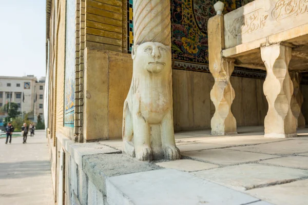 Escultura León Sobre Base Columna Mármol Khalvat Karimkhani Palacio Golestán — Foto de Stock