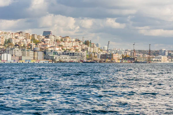 Cityscape Golden Horn Starobylými Moderními Budovami Istanbulu Turecko Úžiny Bosforus — Stock fotografie