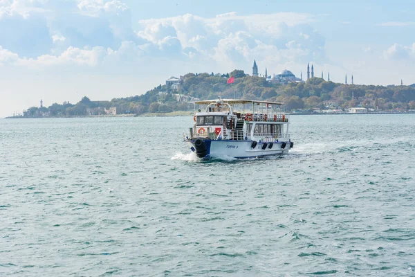 Tourist Cruise Sailing Bosphorus Strait Sunny Day Background Cloudy Sky — Stock Photo, Image