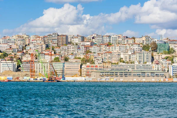 Cityscape Golden Horn Starobylými Moderními Budovami Istanbulu Turecko Úžiny Bosforus — Stock fotografie