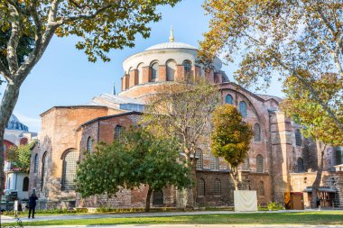  Türkiye 'nin İstanbul kentindeki Topkapı Sarayı parkındaki Hagia Irene Kilisesi (Aya Irini)
