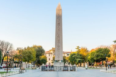 Türkiye 'nin başkenti İstanbul' da sabah saatlerinde antik Hipodrom 'da Mavi Cami yakınlarında bulunan Theodosius (Mısırlı Obelisk) Obelisk