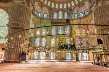  Mavi Cami 'nin iç dekorasyonuna İstanbul' daki Sultan Ahmed Camii veya Sultan Ahmet Camii de adı verildi.