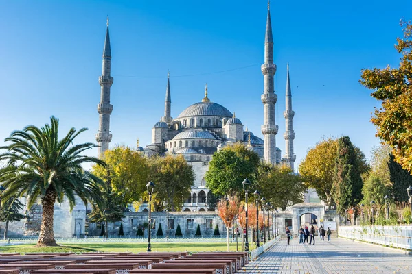 Touristen Besuchen Die Blaue Moschee Auch Sultan Ahmed Moschee Oder — Stockfoto