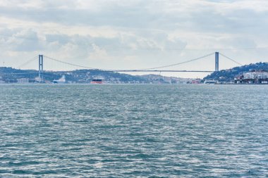 İstanbul, Türkiye 'deki İstanbul Boğazı' ndaki üç asma köprüden biri olan Boğaz Köprüsü, diğer bir deyişle 15 Temmuz Şehitler Köprüsü