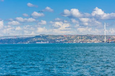İstanbul, Türkiye 'deki İstanbul Boğazı' ndaki üç asma köprüden biri olan Boğaz Köprüsü, diğer bir deyişle 15 Temmuz Şehitler Köprüsü