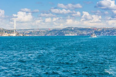 İstanbul, Türkiye 'deki İstanbul Boğazı' ndaki üç asma köprüden biri olan Boğaz Köprüsü, diğer bir deyişle 15 Temmuz Şehitler Köprüsü