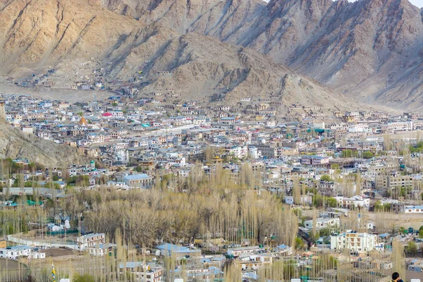 Luftaufnahme Der Stadt Leh Ladahk Kaschmir Mit Dem Hintergrund Des — Stockfoto