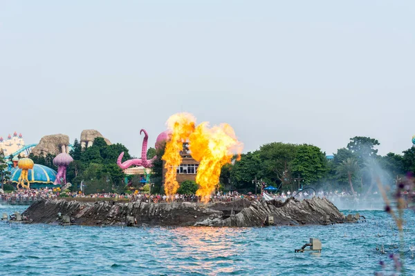 Ogień Wybuchający Sztucznego Wulkanu Chimelong Ocean Kingdom Zhuhai Guangdong Chiny — Zdjęcie stockowe