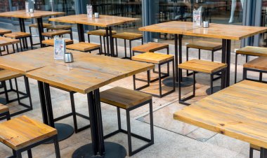 Restoranda ya da barda masa ve sandalyeleri kaybettik..